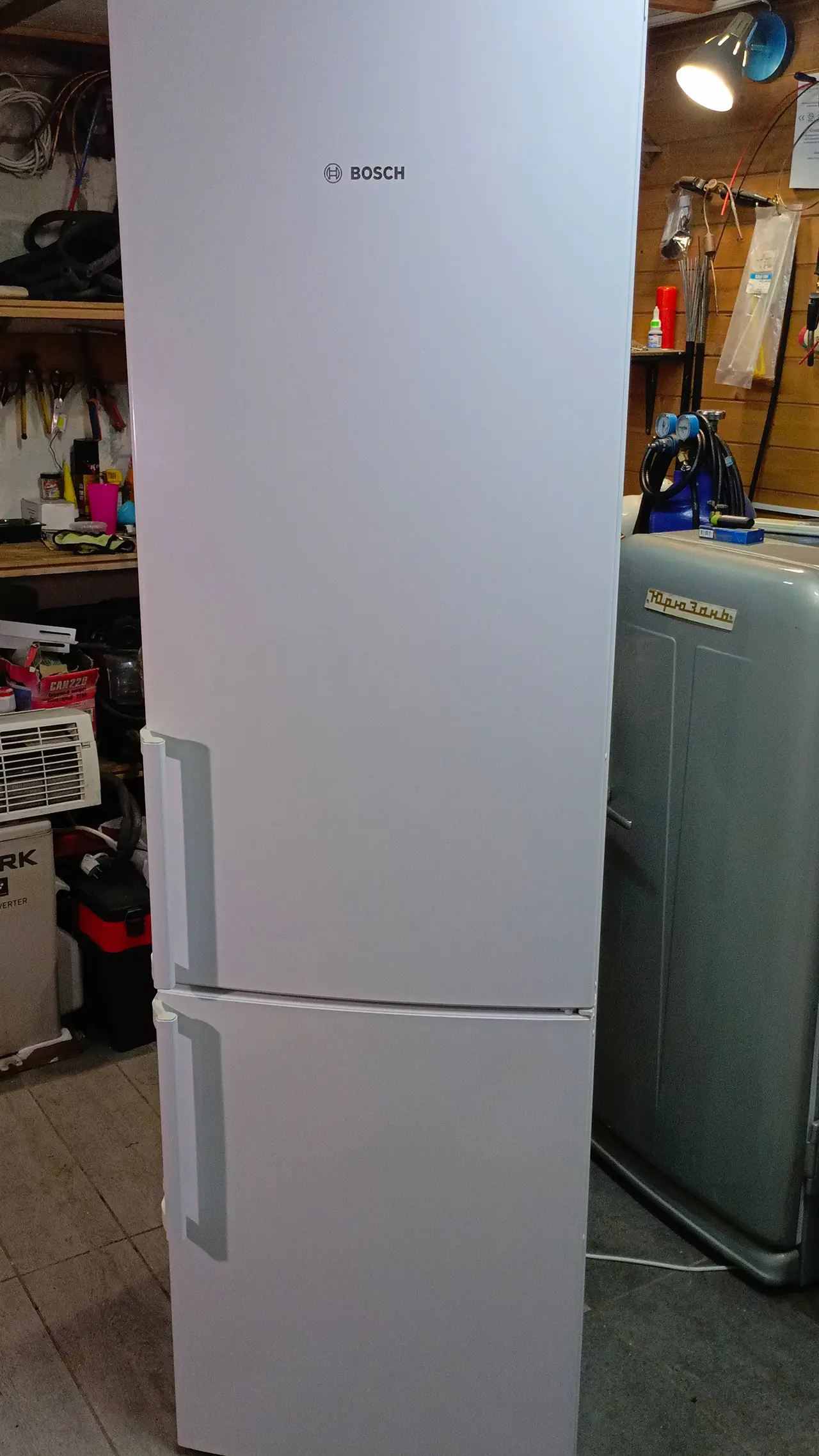 Холодильник Bosch KGV39XW20R